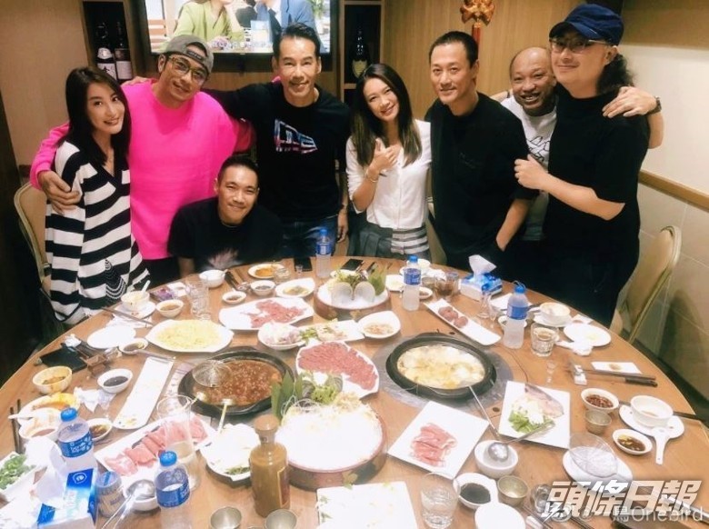 林峯一直將新造型保密,早前在生日飯局上影合照,令新Look意外曝光。